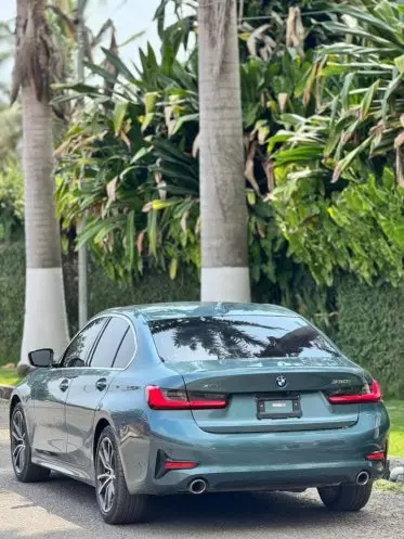 BMW 330i