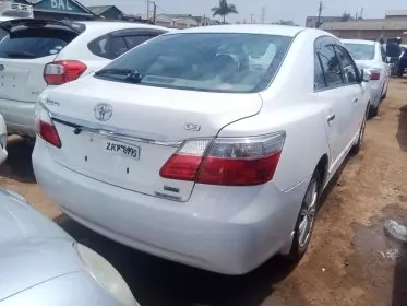 Toyota Premio