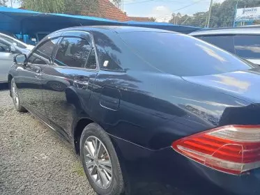 Toyota Crown Royal saloon