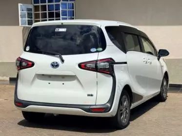 Toyota Sienta Hybrid