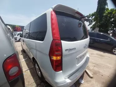 Hyundai H-1 Starex