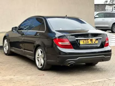 Mercedes-Benz C200