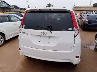 Toyota Passo Sette