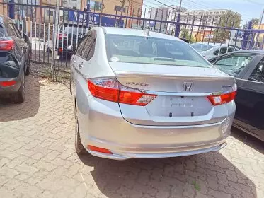 Honda Grace Hybrid