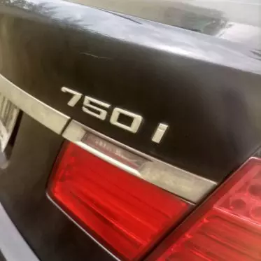 BMW 750