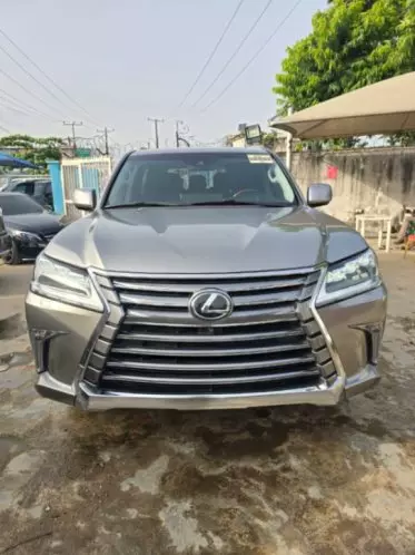 Lexus LX 570