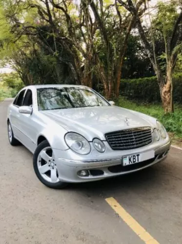 Mercedes-Benz E200