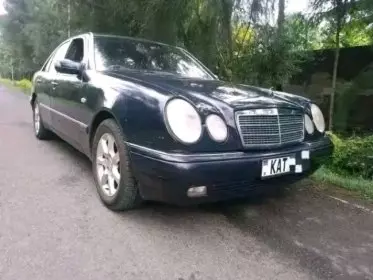 Mercedes-Benz E200