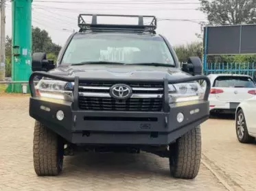 Toyota  Land Cruiser VXR V8