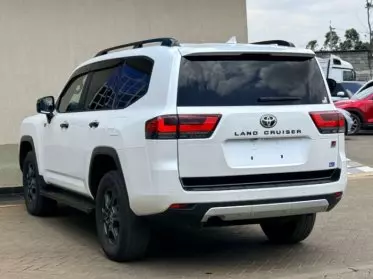 Toyota LAND CRUISER 300 LC300