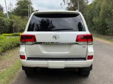 Toyota Land Cruiser V8