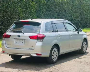 Toyota Fielder hybrid 