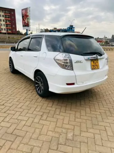 Honda Fit shuttle hybrid