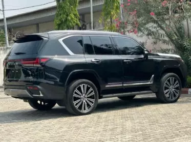 Lexus LX 600