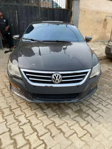 VOLKSWAGEN polo sedadan trend  ba ess