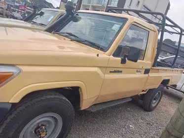 Toyota Land Cruiser 79 Single Cabin