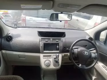 Toyota Passo Sette