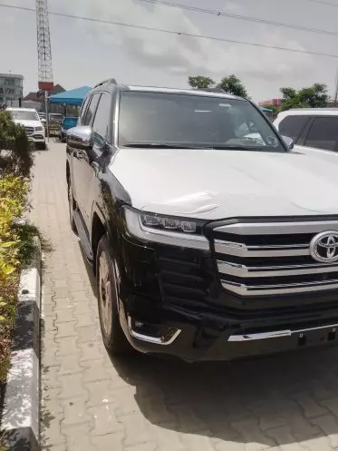 Toyota Landcruiser 300 VXR