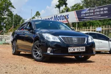 Toyota Crown Royal saloon 