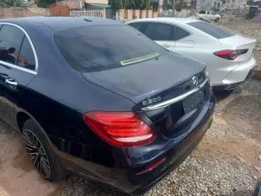 Mercedes-Benz E 300