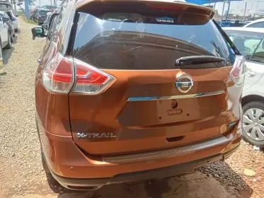 Nissan X-TRAIL