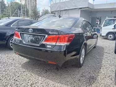 Toyota Crown Royal saloon Hybrid
