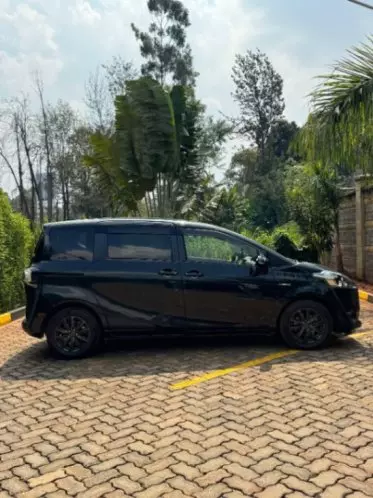 Toyota Sienta Hybrid