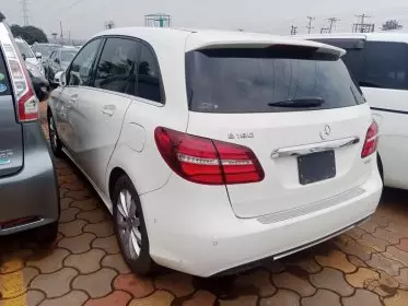 Mercedes-Benz B 180