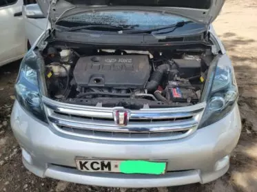 Toyota Isis 