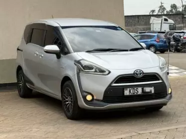 Toyota Sienta Hybrid 