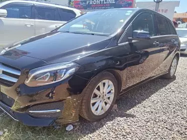 Mercedes-Benz B 180