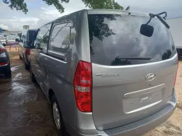 Hyundai H-1 Starex