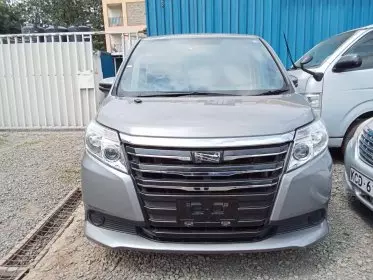 Toyota Noah Hybrid