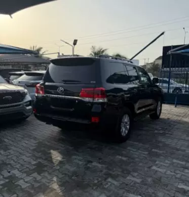 Toyota Landcruiser  V8