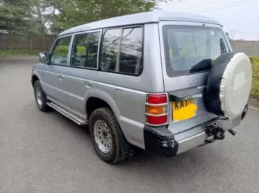 Mitsubishi Pajero GLS