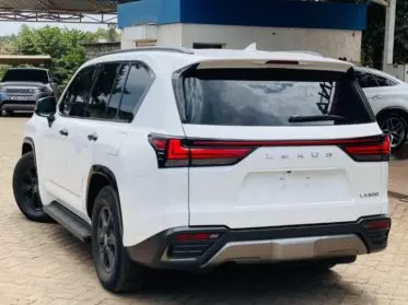 Lexus LX 600