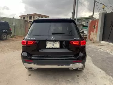 Mercedes-Benz GLB 250