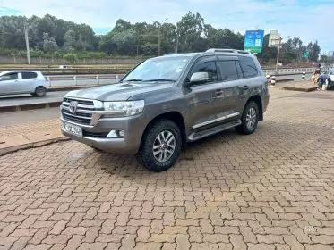 Toyota Land Cruiser V8