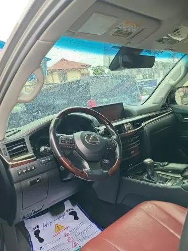 Lexus LX 570