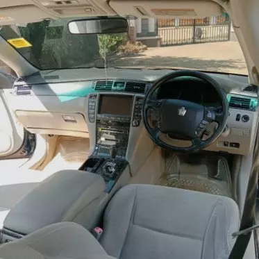 Toyota Crown Royal saloon 