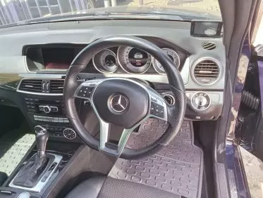 Mercedes-Benz C200