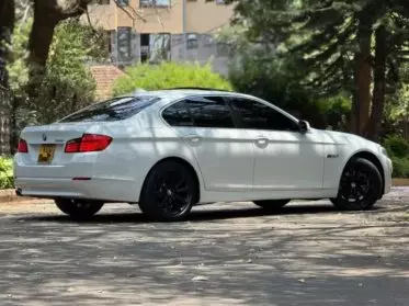 BMW 528i