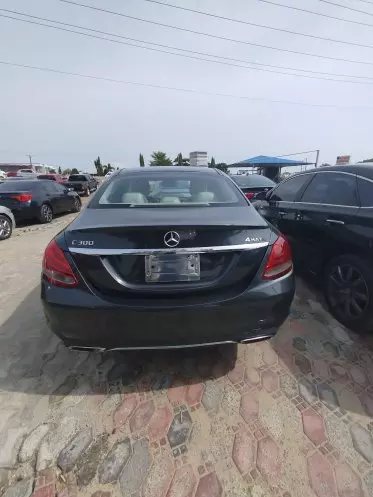 Mercedes-Benz C 300