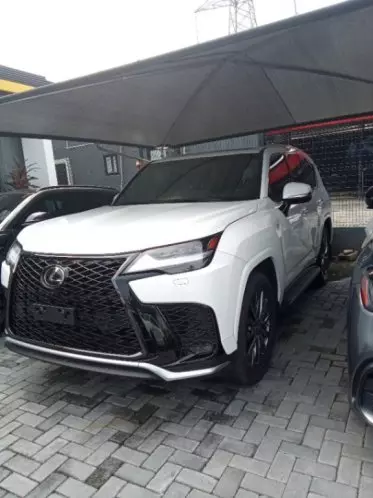 Lexus LX 600