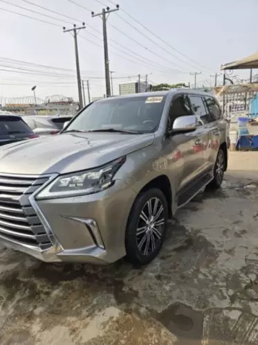 Lexus LX 570