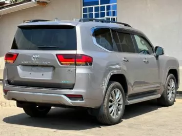Toyota LAND CRUISER 300 LC300