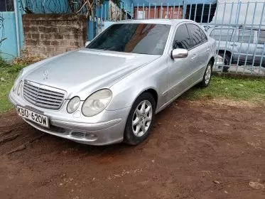 Mercedes-Benz E200