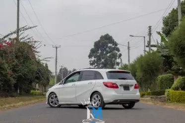 Mercedes-Benz B 180