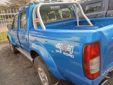 Nissan NP 300