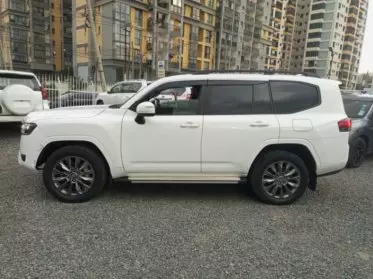 Toyota Landcruiser 300
